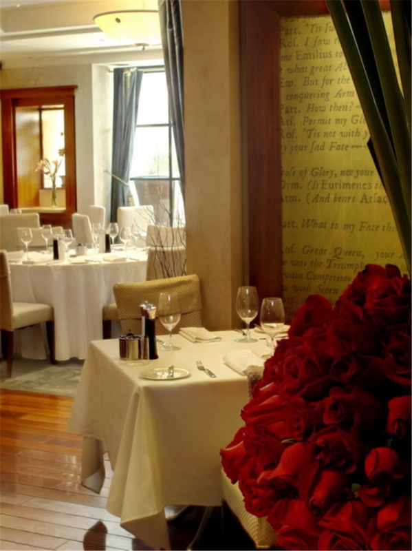 西餐厅白色台布